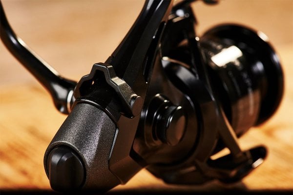 Okuma Dyna Drag XP Baitfeeder Spin Olta Makinesi